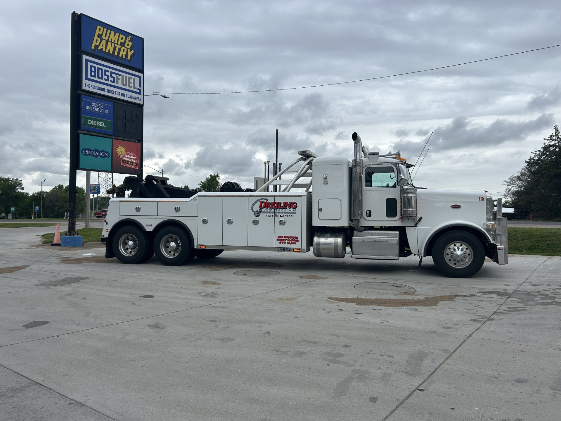 Dreiling Field Service & Towing heavy-duty Peterbilt wrecker parked at a Pump & Pantry fuel stop in Hays, Kansas